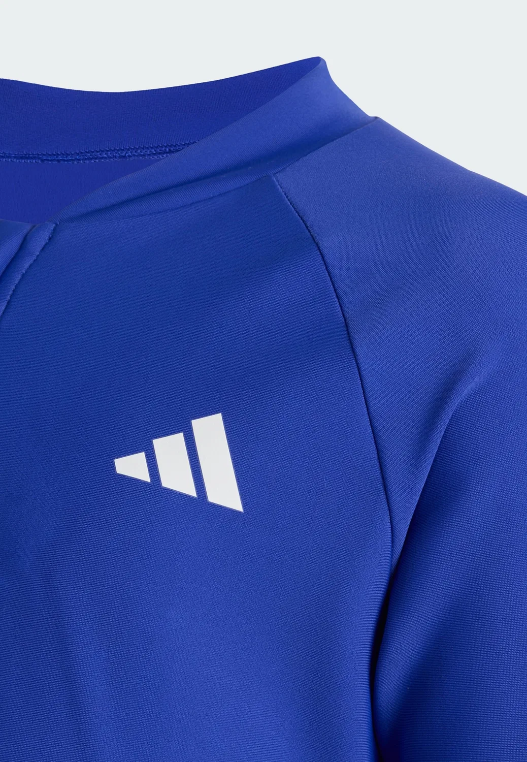 Спортивная футболка Adidas Sportswear Performance синего цвета — фото 4