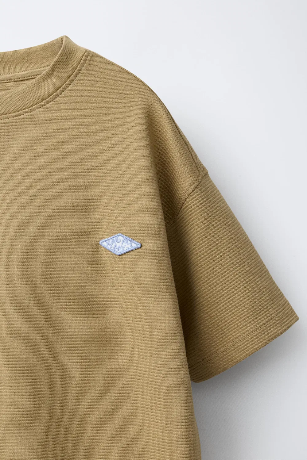 Футболка с нашивкой в виде османского пуфика ZARA, Tobacco — фото 3