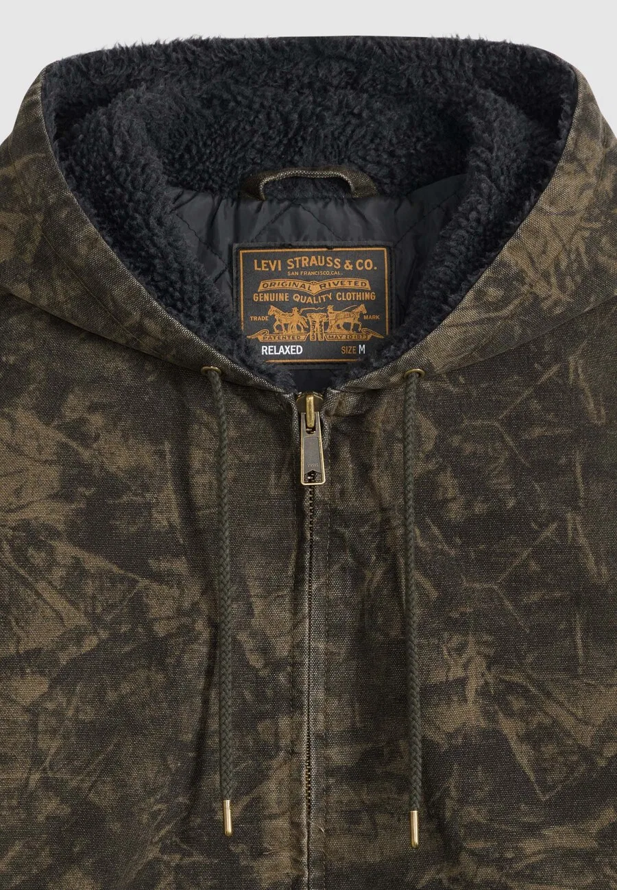 Куртка LEVI'S Between-Season 'POTRERO' в цветах хаки и темно-зеленом — фото 2