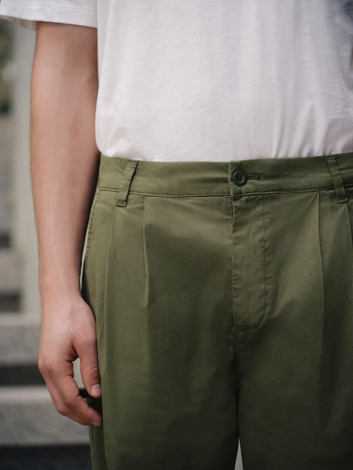 Брюки чинос со складками, Regular Tapered Fit Next, зеленый — фото 4