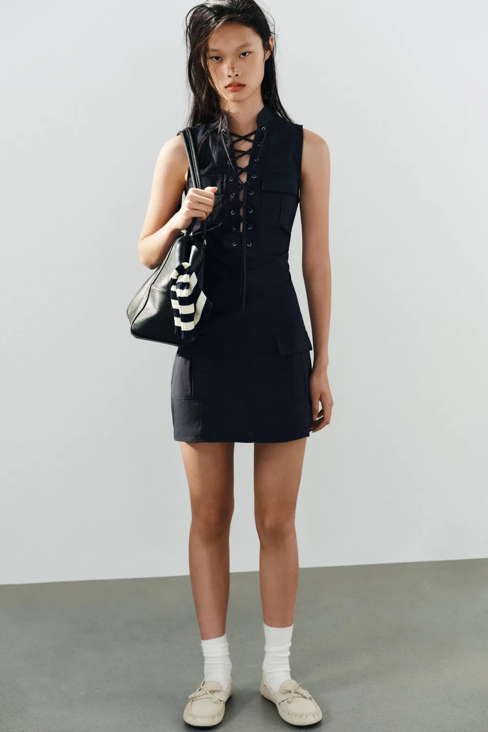 Короткое платье с перекрещивающимися бретелями и карманами. ZARA, Navy blue