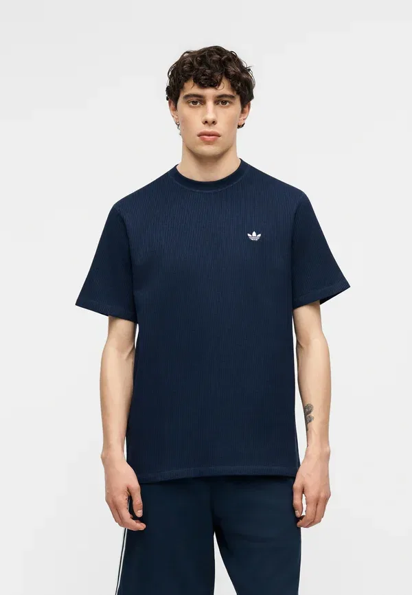 Футболка с вафельным рисунком - базовая футболка Adidas Originals, индиго — фото 3