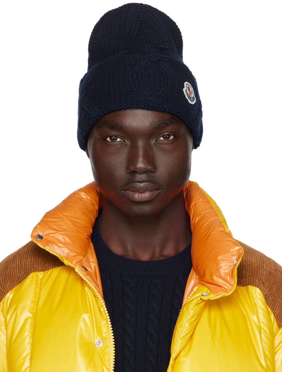 

Темно-синяя шапка с нашивками Moncler