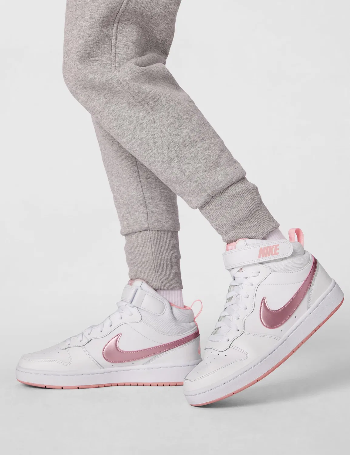 Детские кроссовки для мальчиков с кожаным верхом NIKE Court Borough Mid 2 NIKE, White Pink Glaze — фото 2