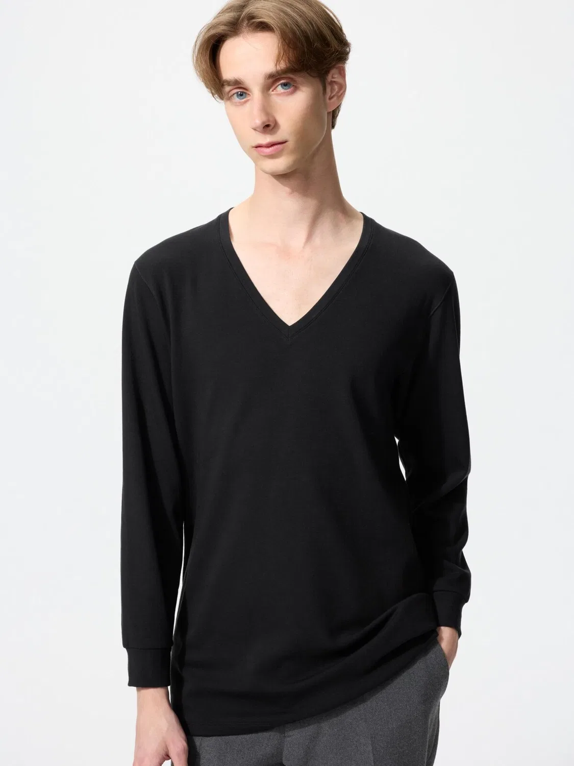 Футболка Uniqlo Heattech, ультратеплая с V-образным вырезом и рукавами 9/10, черный