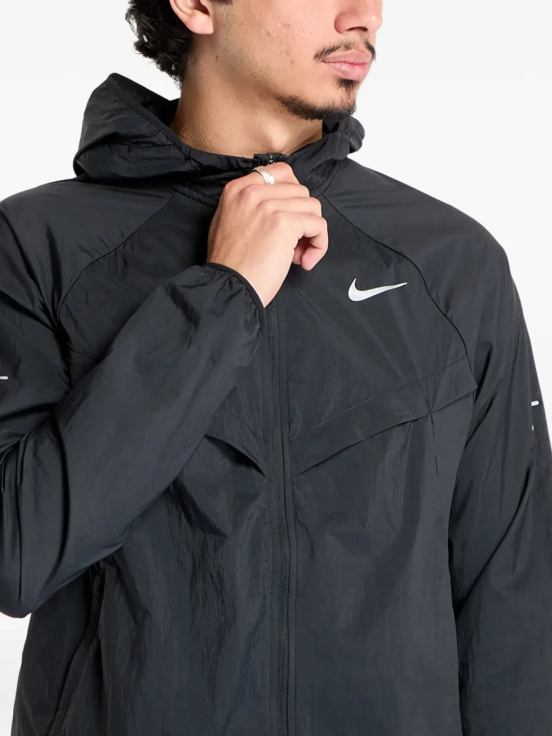 Спортивная куртка Stride Repel UV с капюшоном Nike, черный — фото 4