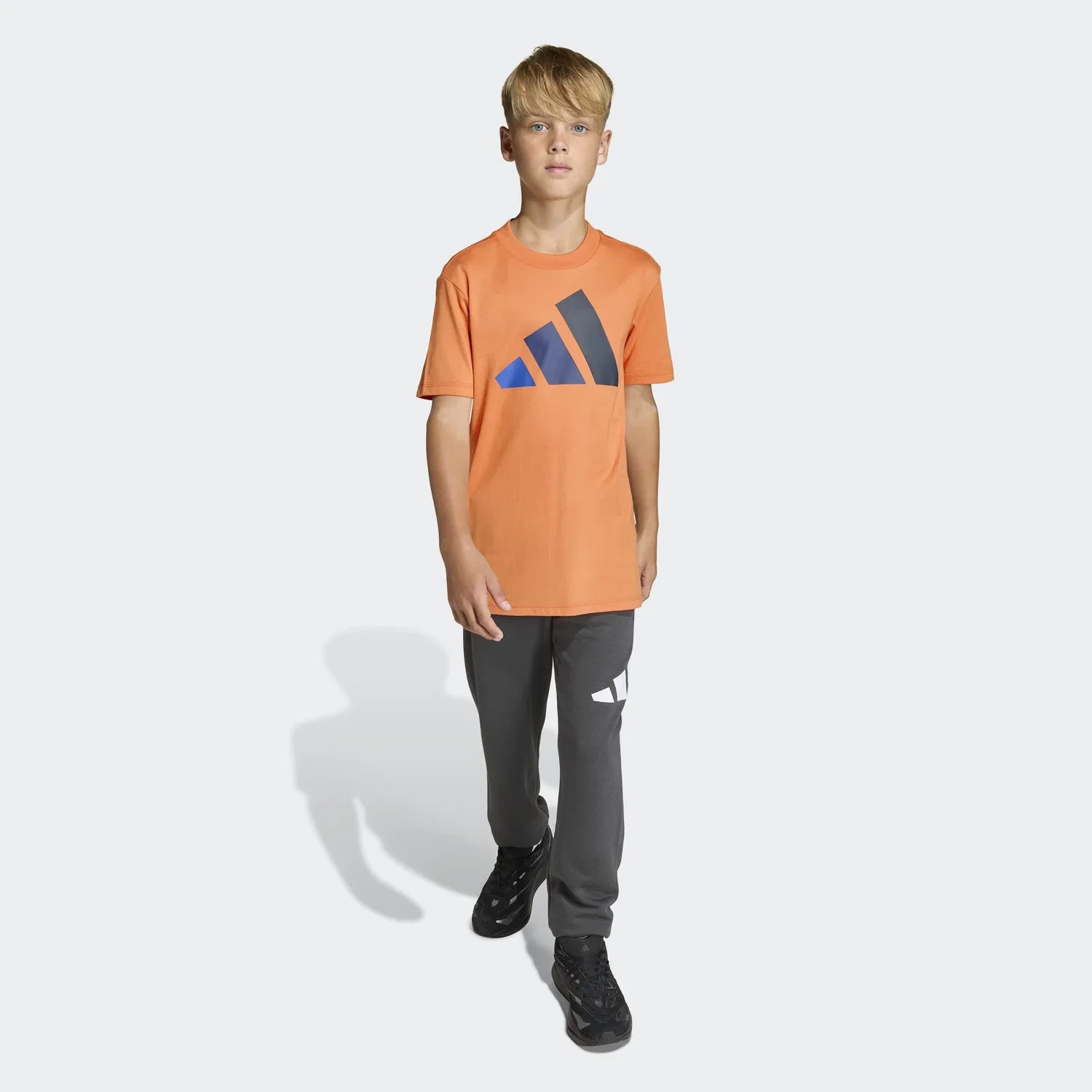 Футболка Adidas Sportswear оранжевого цвета — фото 4