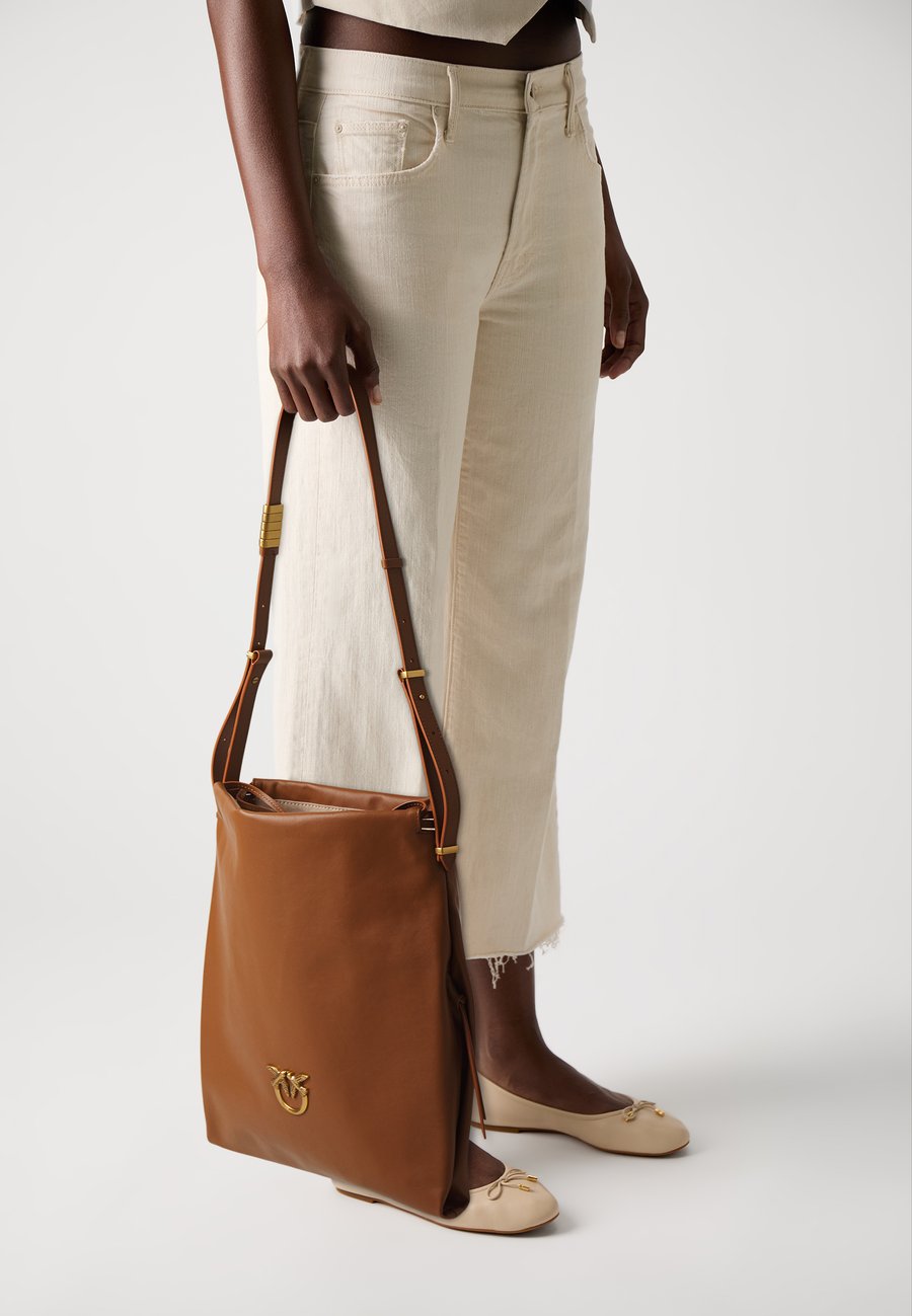 

Сумка-шоппер Pinko Tote bag, Marrone/Leone/Antique Gold-Coloured/Brown