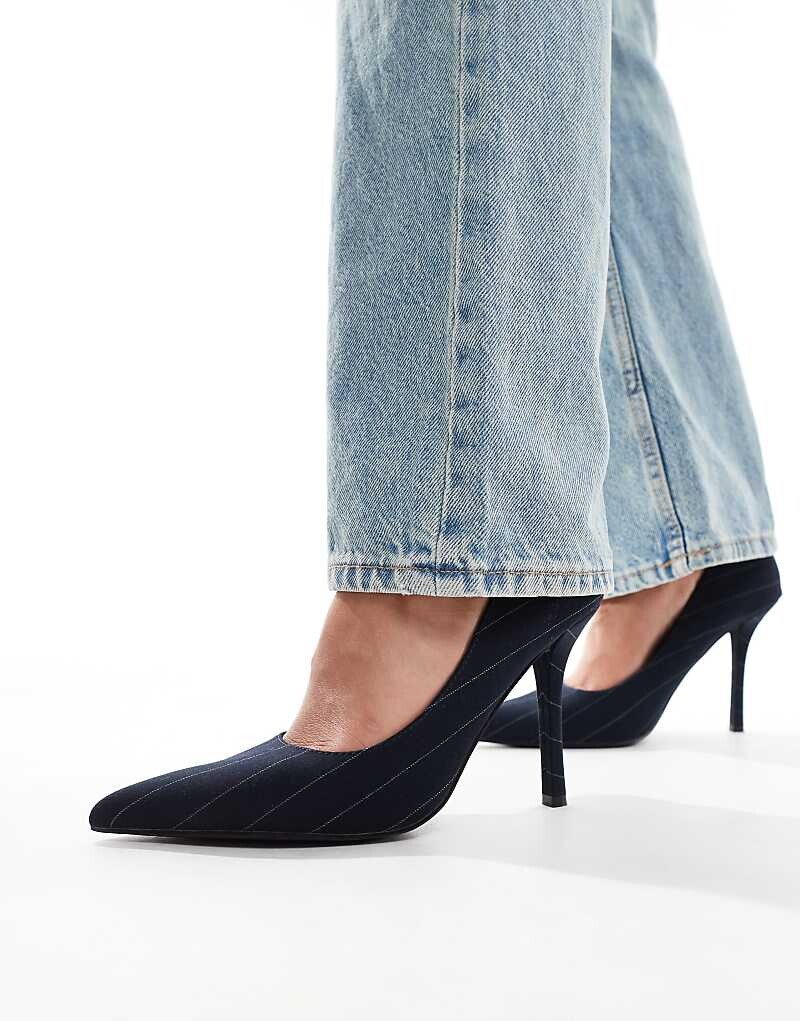 

Public Desire – Evita – Черные остроконечные туфли на каблуке и в тонкую полоску