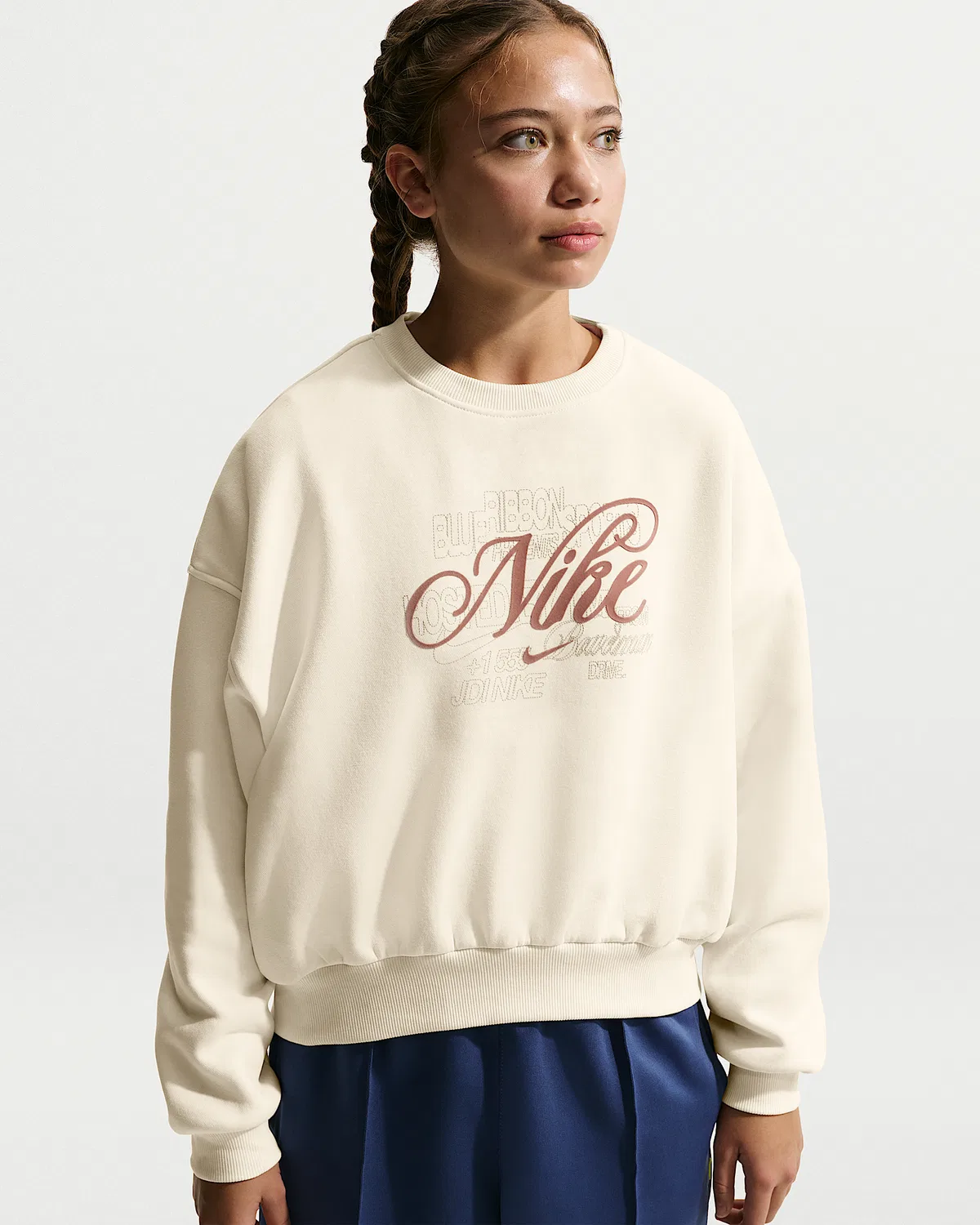 Детский (девочки) свободный свитшот с круглым вырезом Nike Sportswear Club Fleece, Soft Pearl