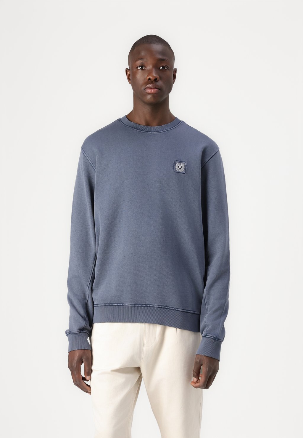 

Толстовка TREATED PATCH CREW NECK Guess, темно-синий