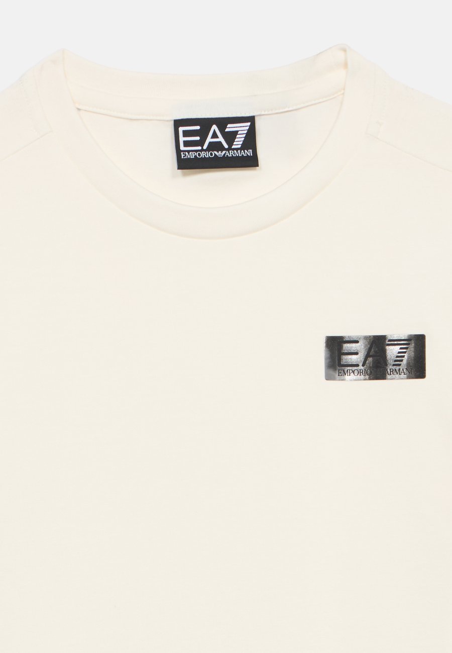 Футболка EA7 Emporio Armani UNISEX, Sugar Swizzle/Off-White — фото 3