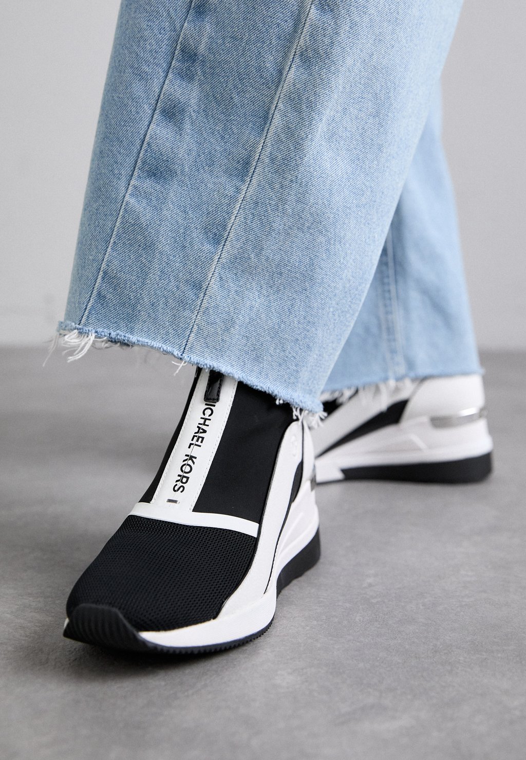 Низкие кеды SPENCER WEDGE TRAINER MICHAEL Michael Kors, черный