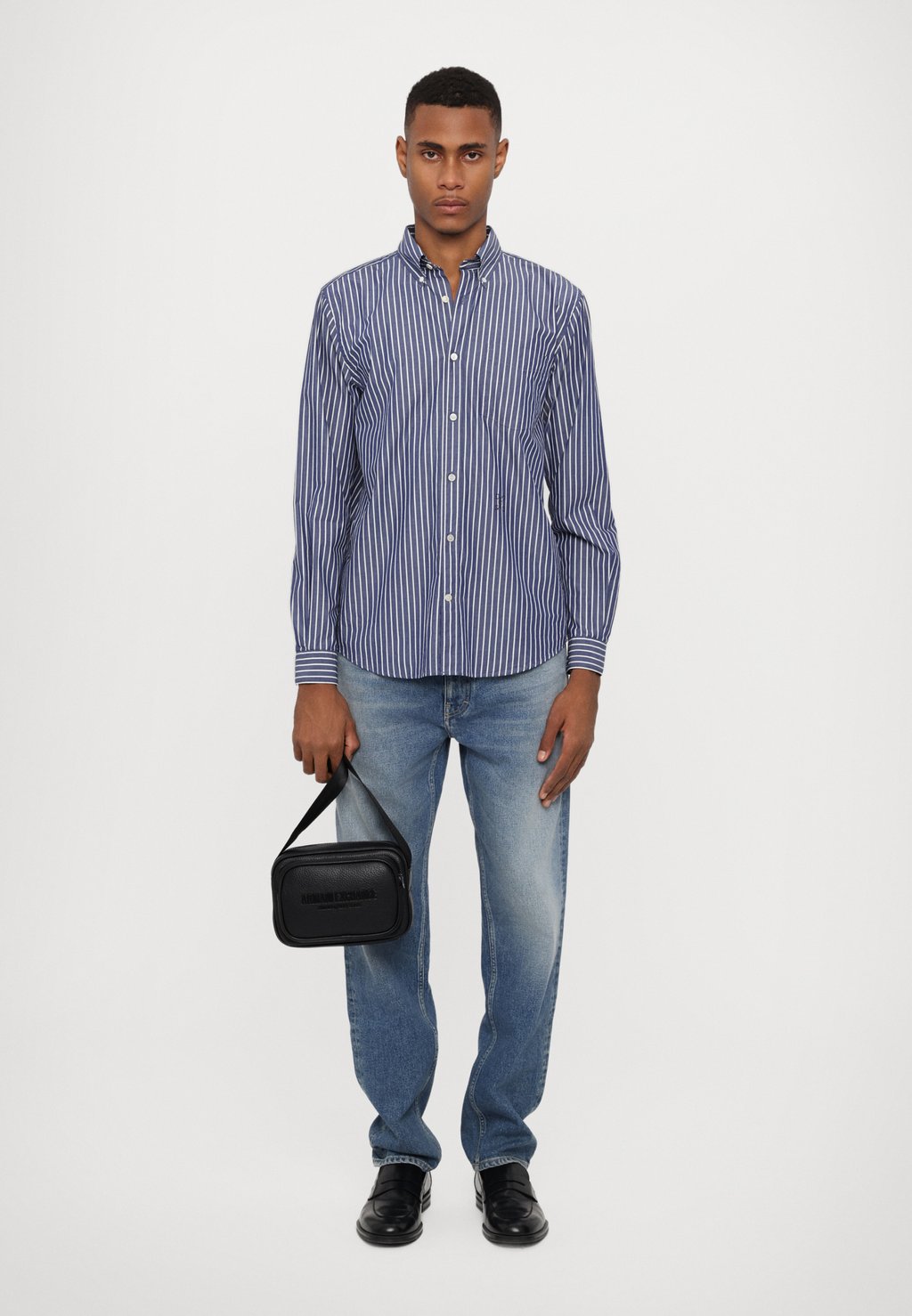 

Сумка через плечо MESSENGER BAG UNISEX Armani Exchange, черный