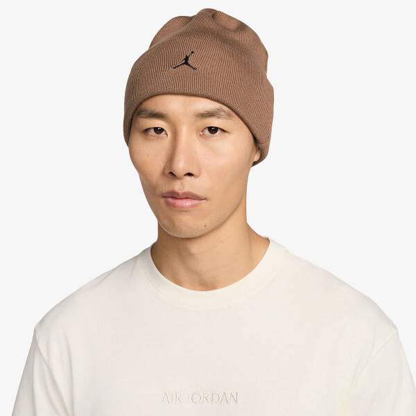 

Шапка UJ Peak Beanie ess Nike, коричневый