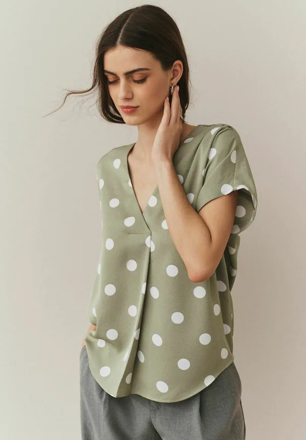Блузка с коротким рукавом и v-образным вырезом, укороченного кроя. Next, Green/White Polka Dot