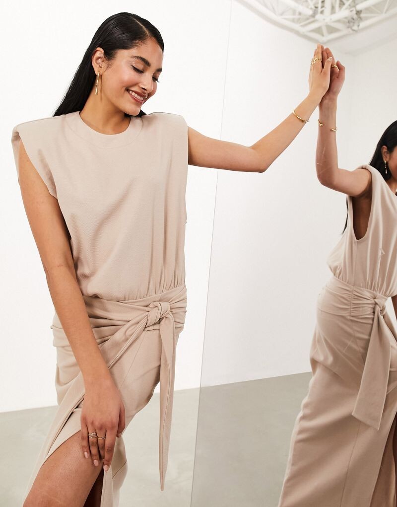 

Платье миди цвета мокко из фактурного джерси с подплечниками ASOS Edition