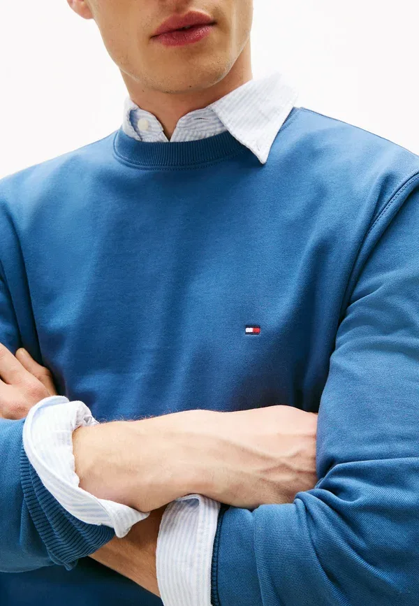 Свитшот Tommy Hilfiger Essential crew neck core, цвет Эгейское море — фото 4