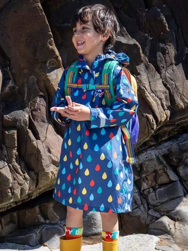 Детский дождевик Puddle Packaway, цвет Радужный дождь Frugi — фото 3