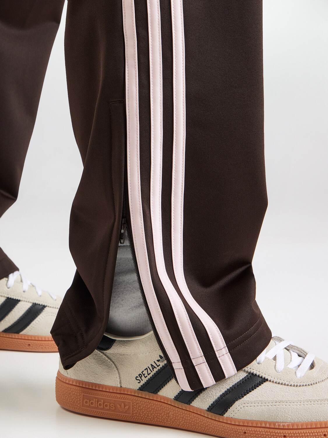 Adidas Originals Обычные штаны 'FIREBIRD' в коричневом цвете — фото 2