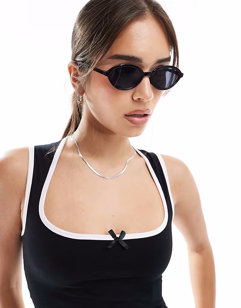 

Узкие овальные солнцезащитные очки ASOS DESIGN черного цвета