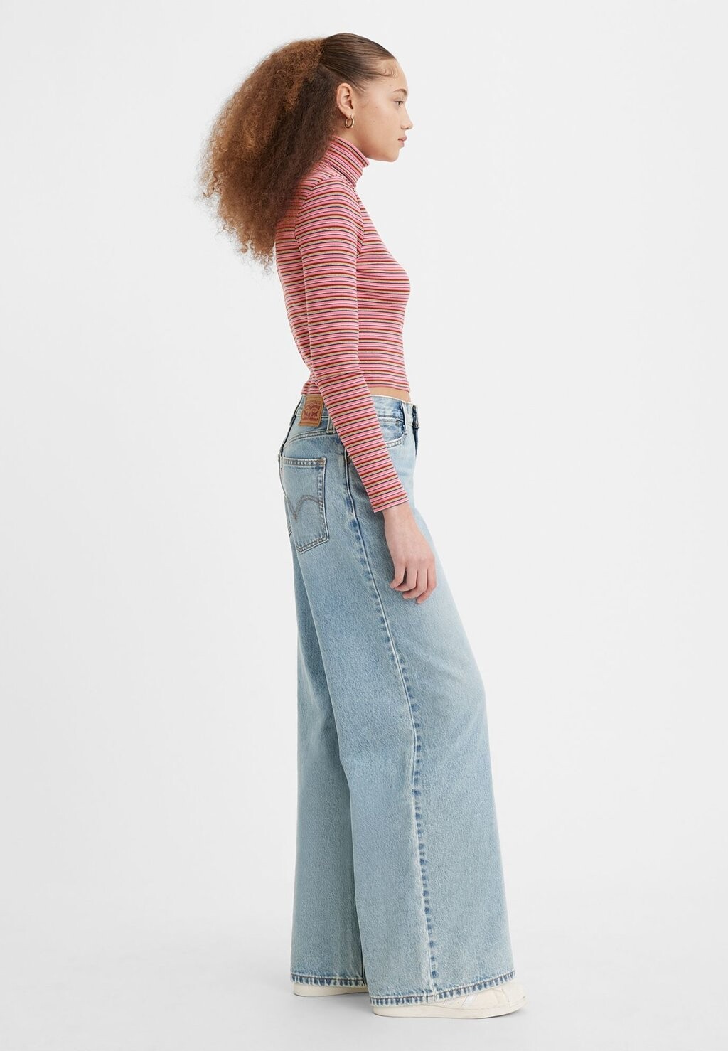 Мешковатые джинсы 94 Baggy Wide Leg Levi's, цвет light touch — фото 3