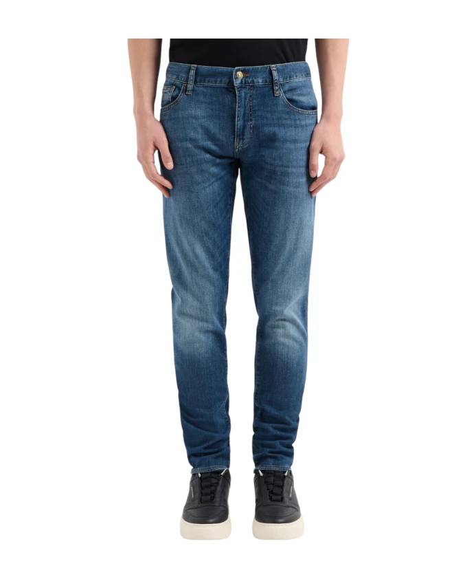 

Синие джинсы - незаменимый элемент гардероба. Armani Exchange, синий
