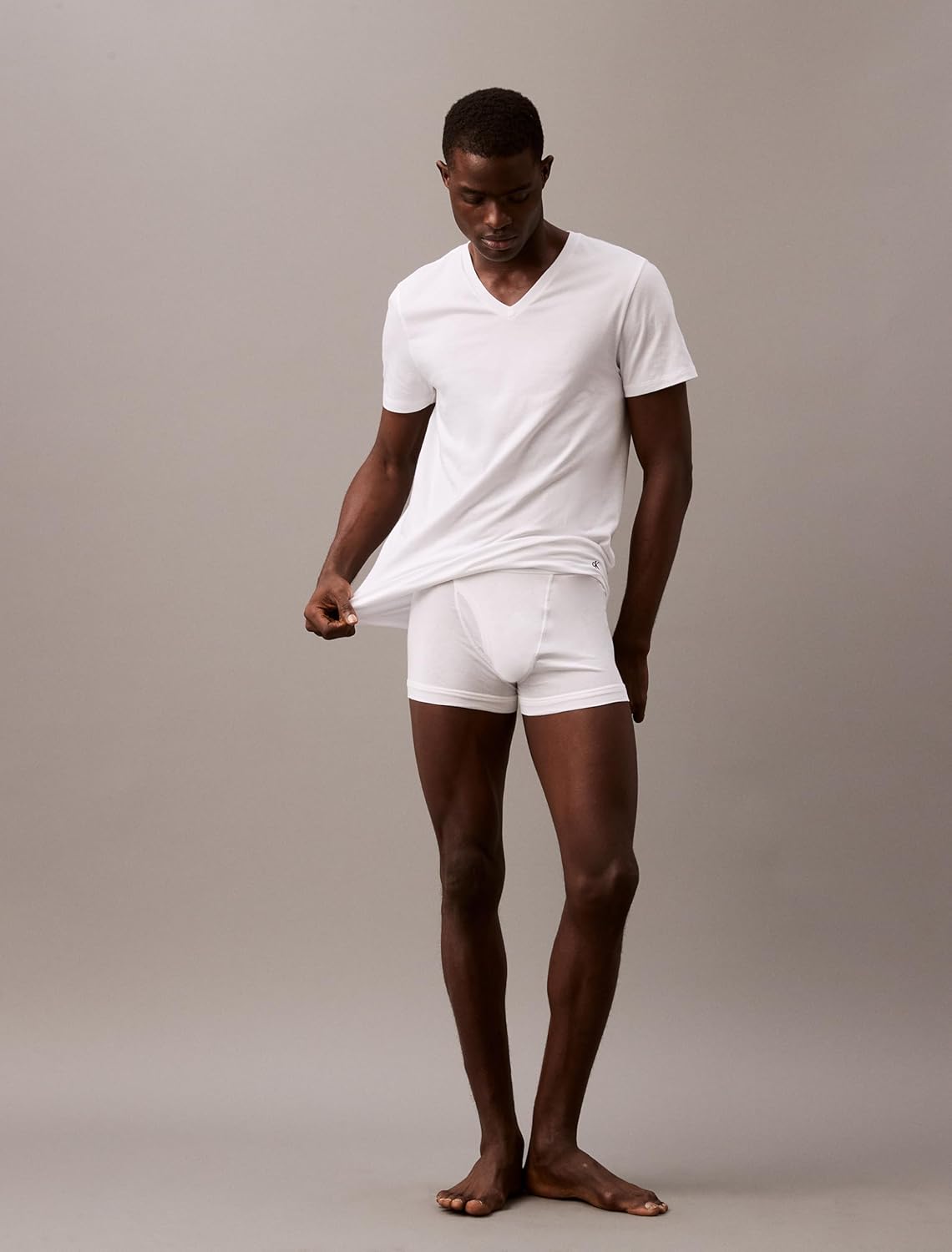 Комплект из 3 мужских классических хлопковых маек Calvin Klein, 3 White Vneck — фото 4