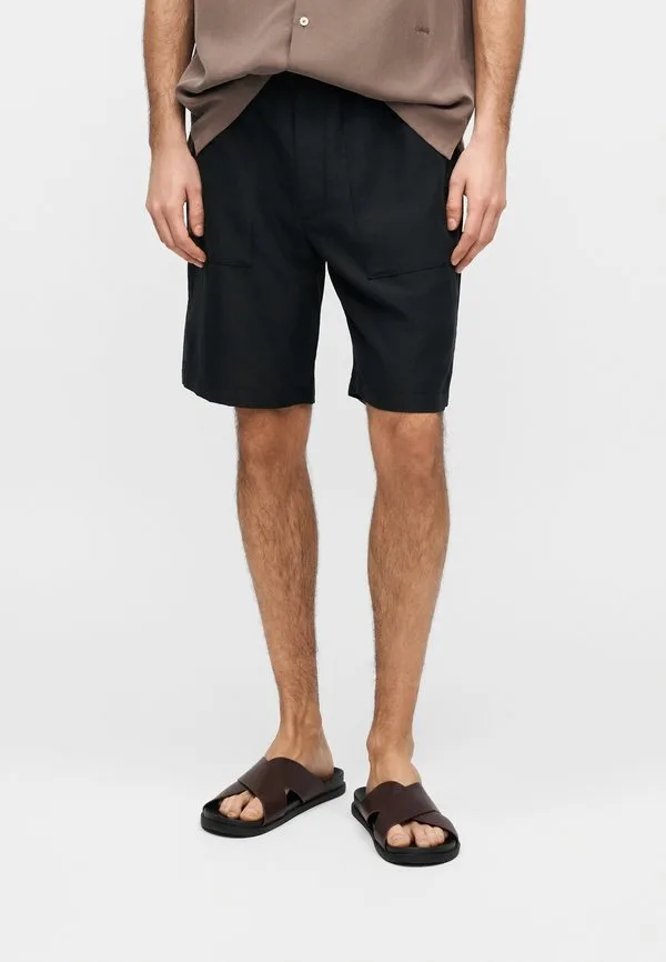Наденьте классические брюки или шорты Calvin Klein, Black — фото 3