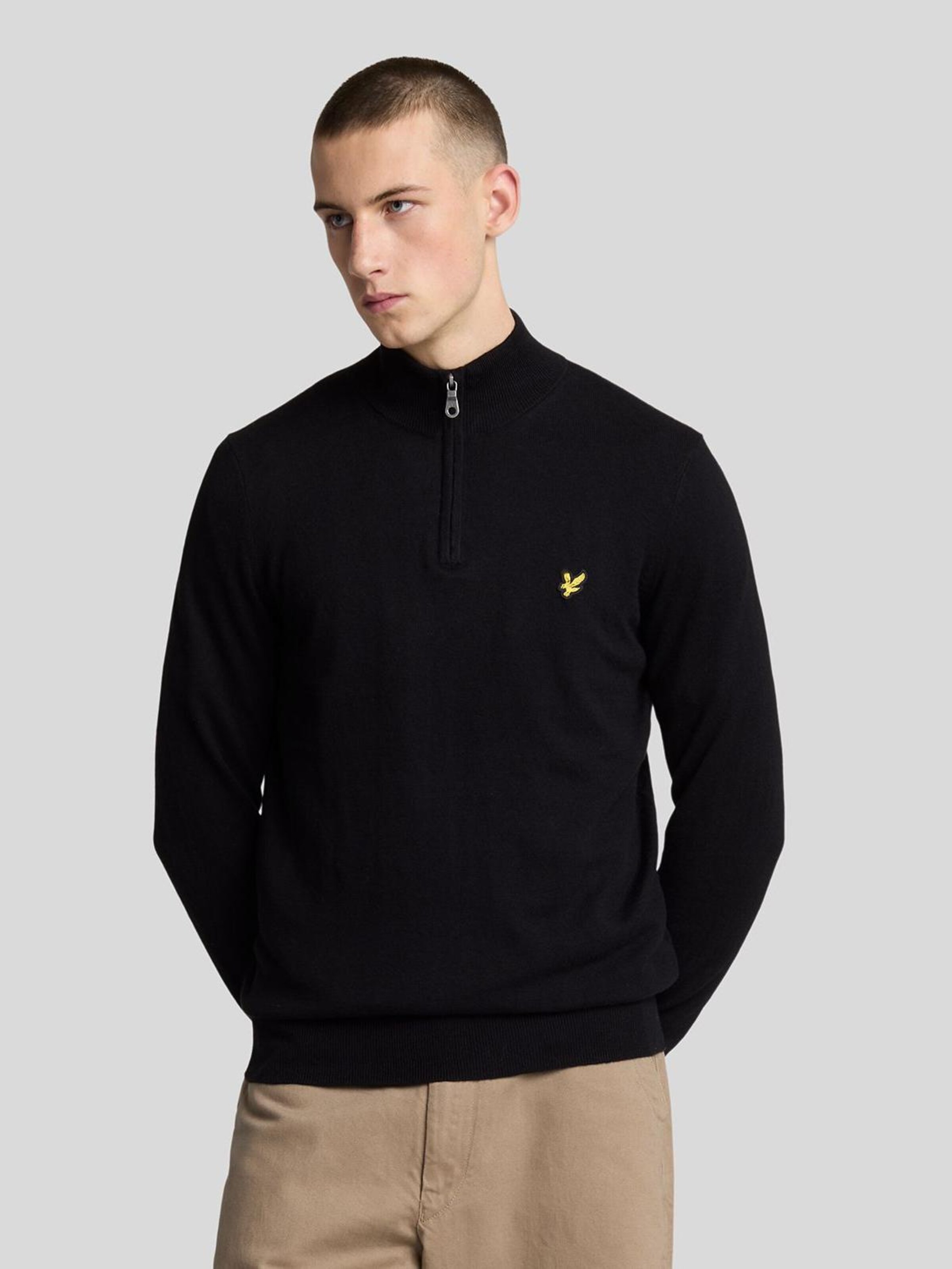 

Lyle & Scott Свитер в черном цвете