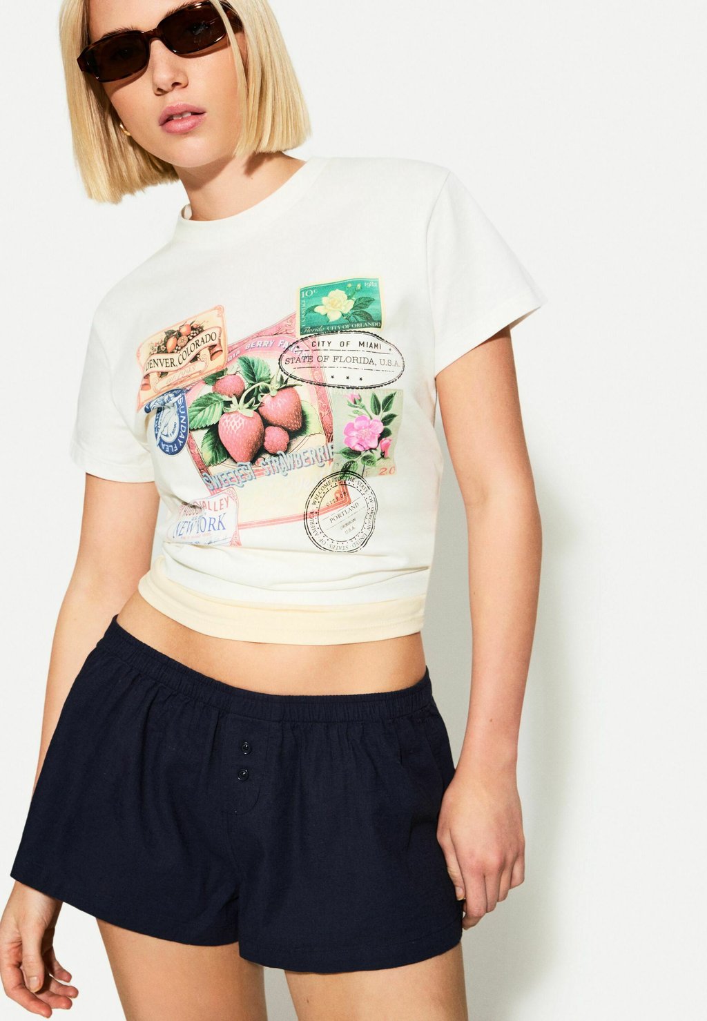 

Футболка с принтом SHORT SLEEVE Bershka, бежевый