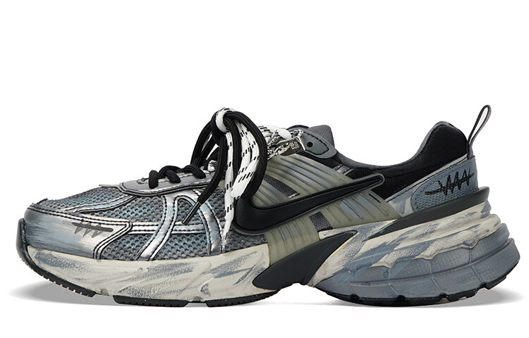 

Кроссовки для бега V2K Run женские с низким верхом, черные/серые Nike