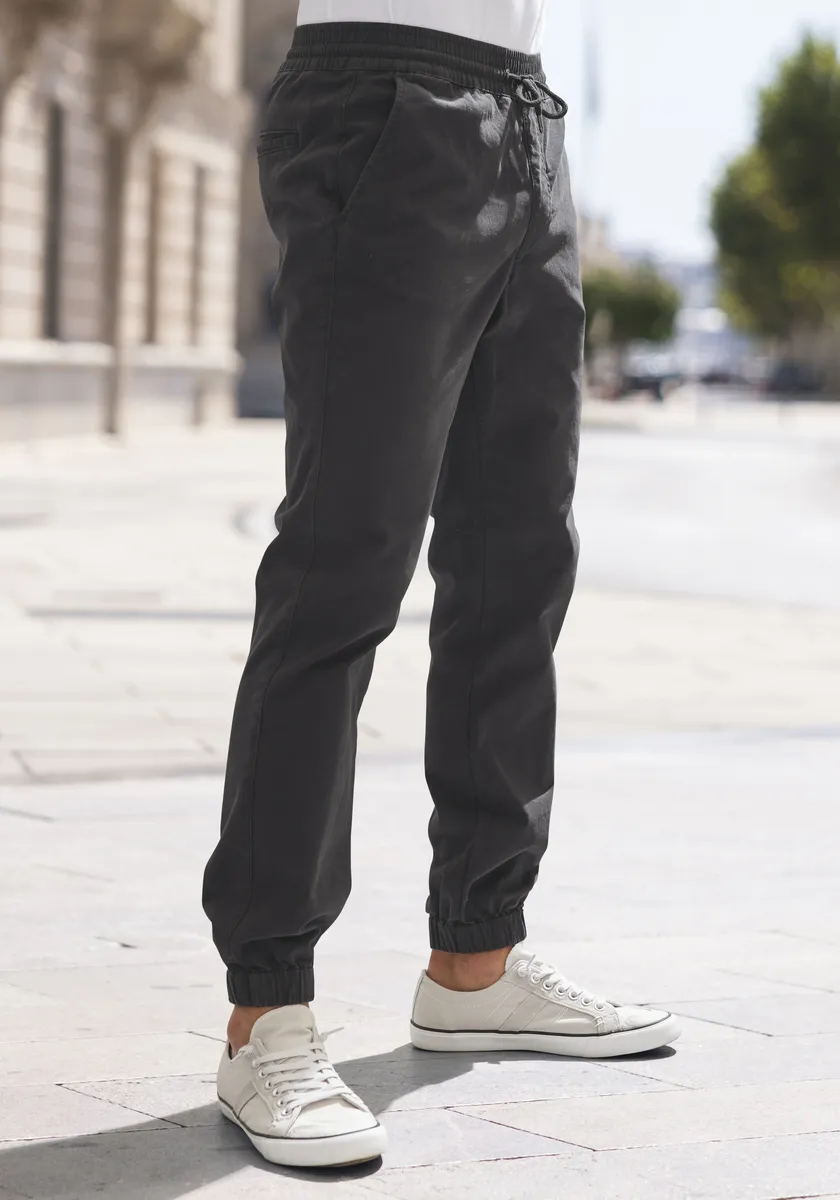 

Брюки John Devin Jogger "Jogg Pants", изготовлены из качественного эластичного хлопка, черный