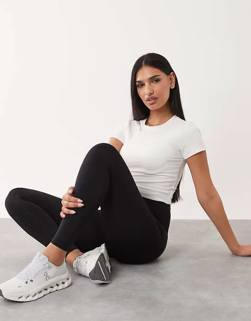 

4505 Черные спортивные леггинсы с завышенной талией и внутренним карманом для активного отдыха Hourglass Icon