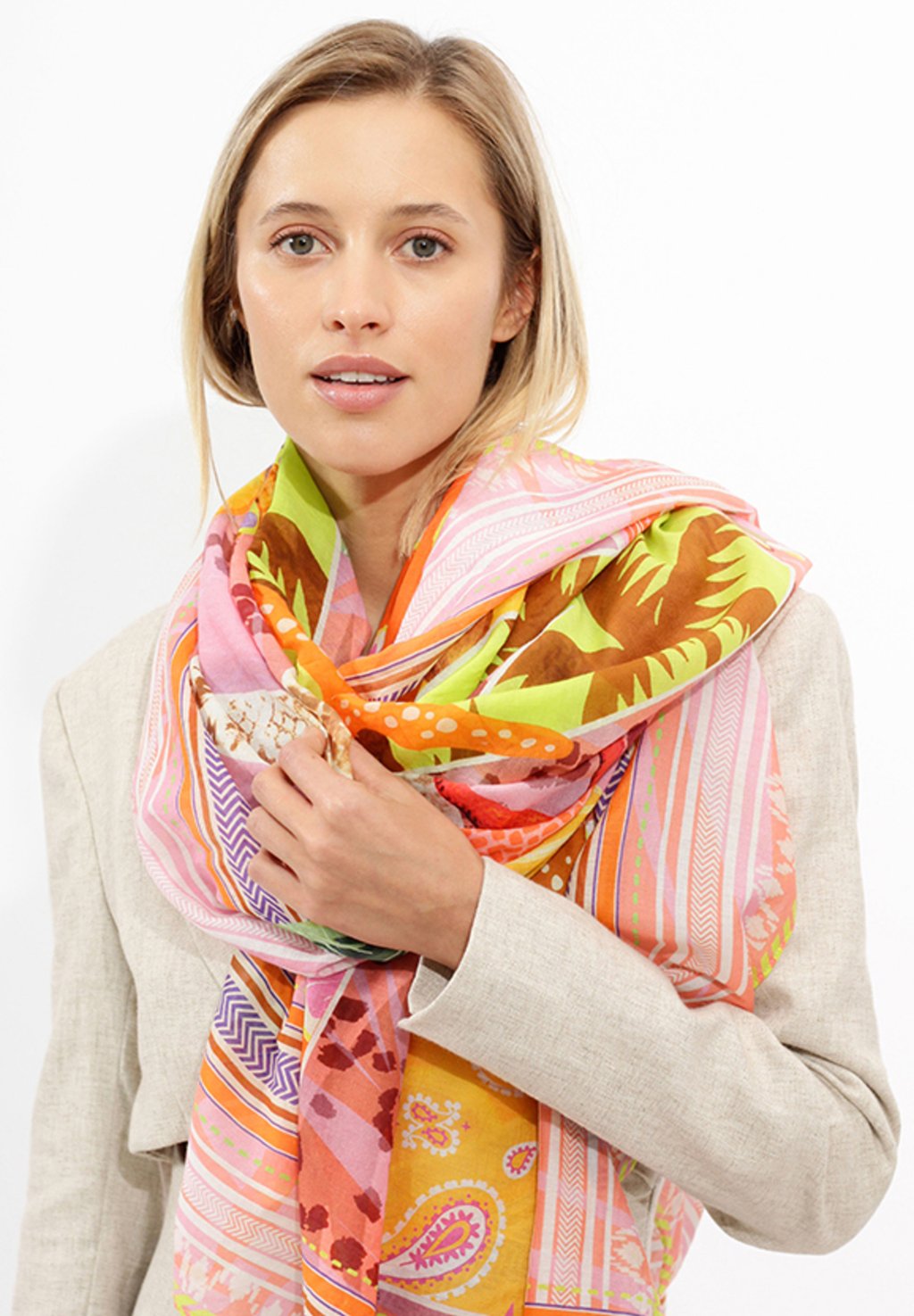 

Шарф EDLER EYECATCHER- MIT PLAKATIVEM PEACHY PRINT Codello, оранжевый