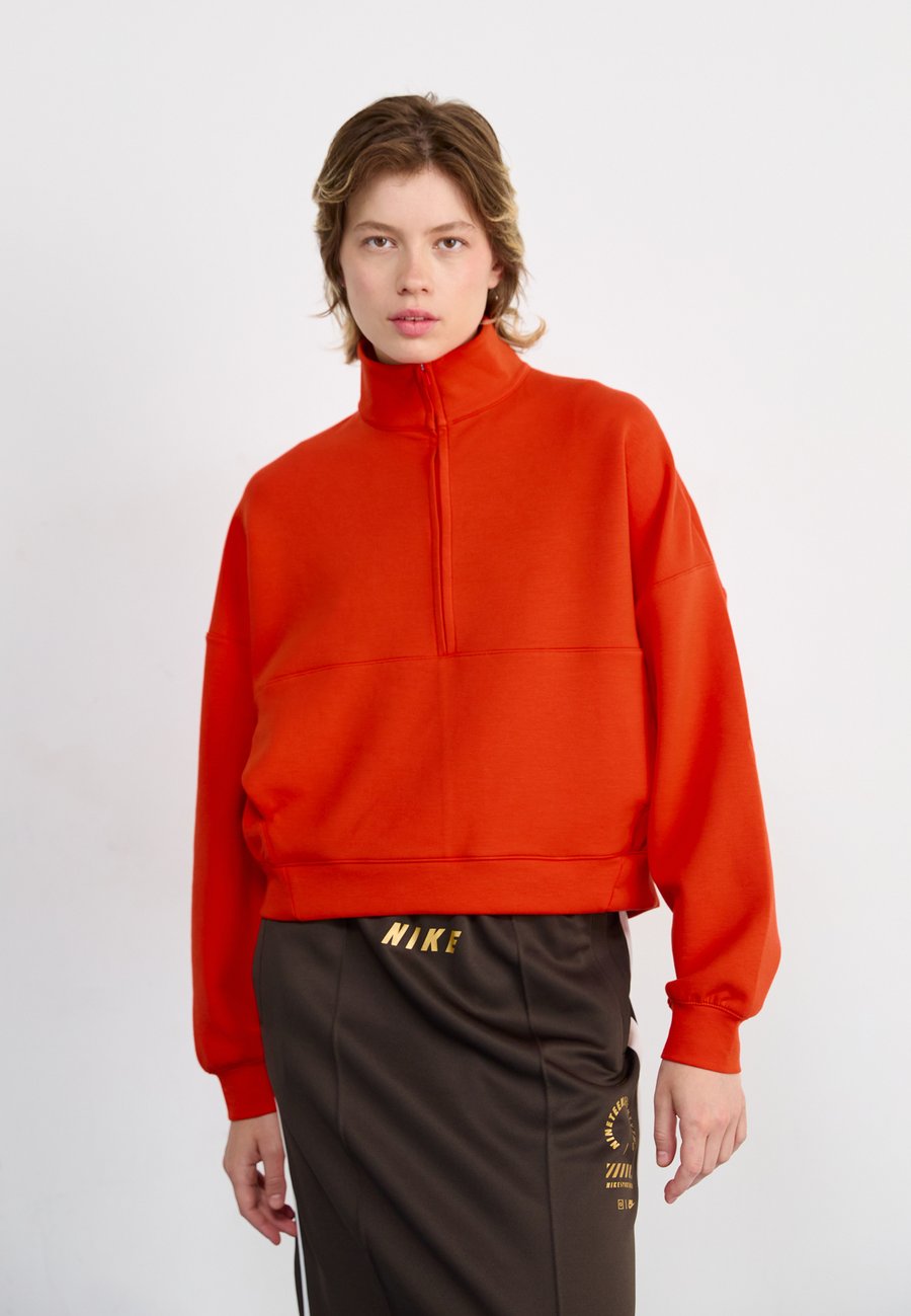 

Толстовка Nike Sportswear Sweatshirt, Picante Red/Mystic Red/Red