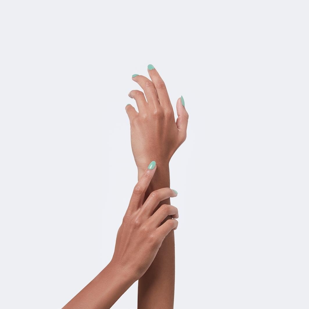 Лак для ногтей nail lacquer à ongles Gucci, nr. 713 dorothy turquoise, объем 10 мл — фото 3