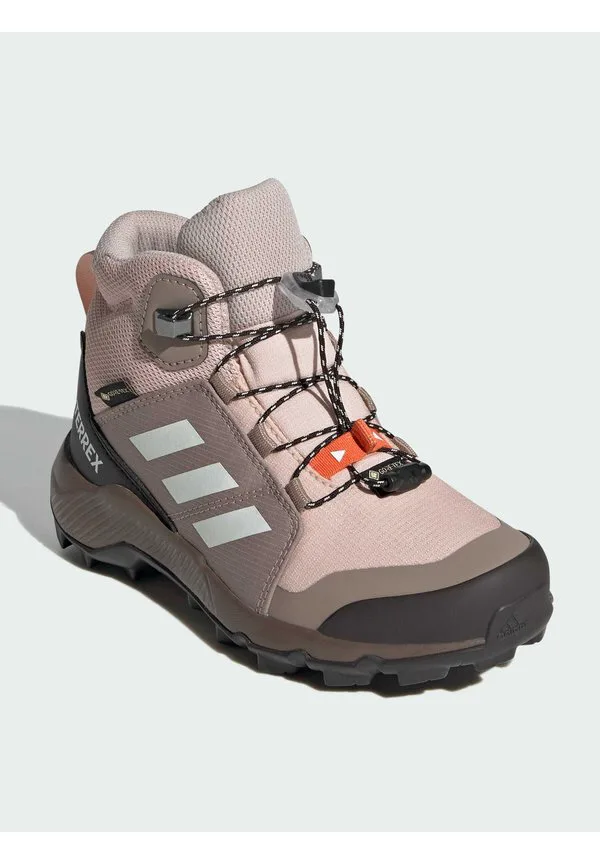 Походные ботинки средней жесткости из материала gore-tex Adidas Terrex, Blush Pink Off White Chalky Brown — фото 2