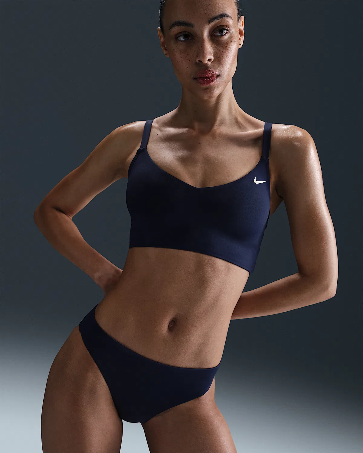 Женские плавки-бикини Nike Swim Effortless Essential, Midnight Navy — фото 2