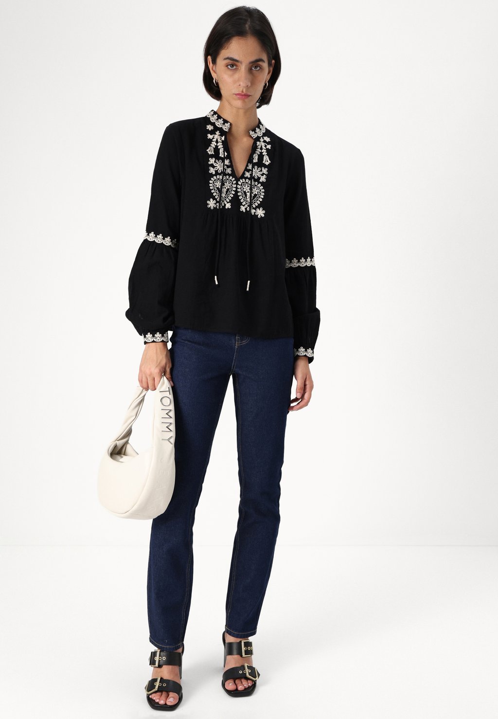 

Джинсы облегающего кроя VMBRENDA MOM Vero Moda Tall, темно-синий