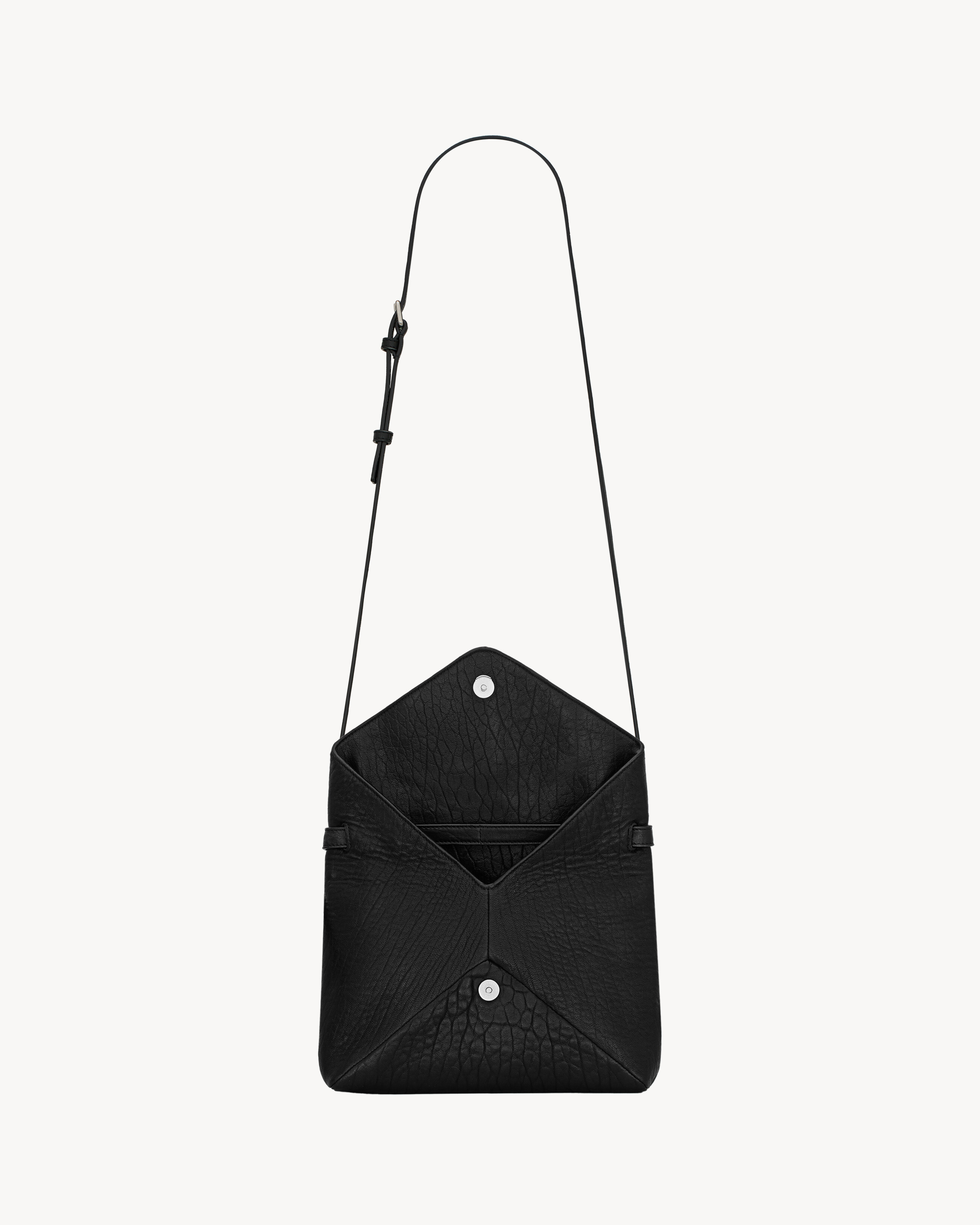 Сумка-конверт CASSANDRE из ягнячьей кожи Saint Laurent, черный — фото 4