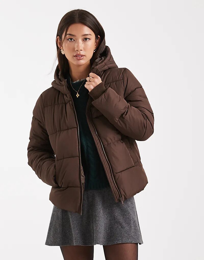 

Утепленное пальто Pieces с капюшоном шоколадно-коричневого цвета