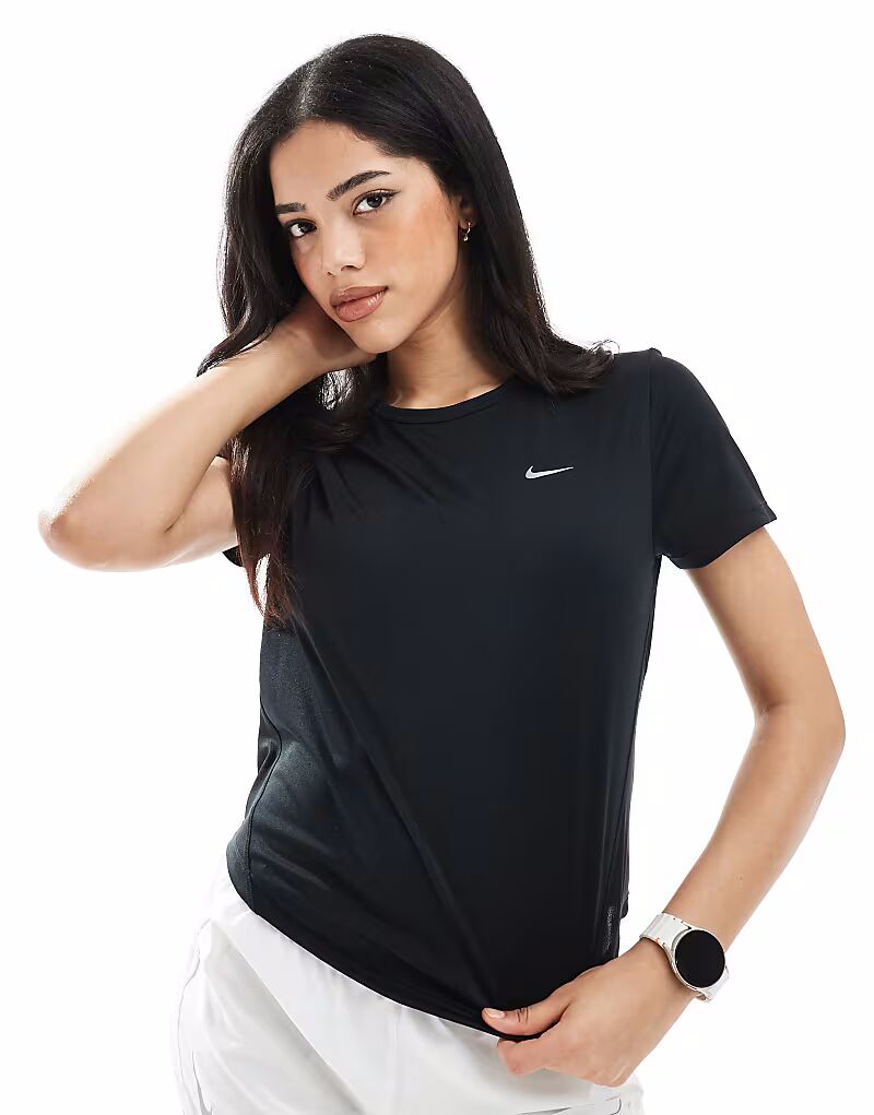 

Футболка Nike Running Tempo Dri-Fit черного цвета