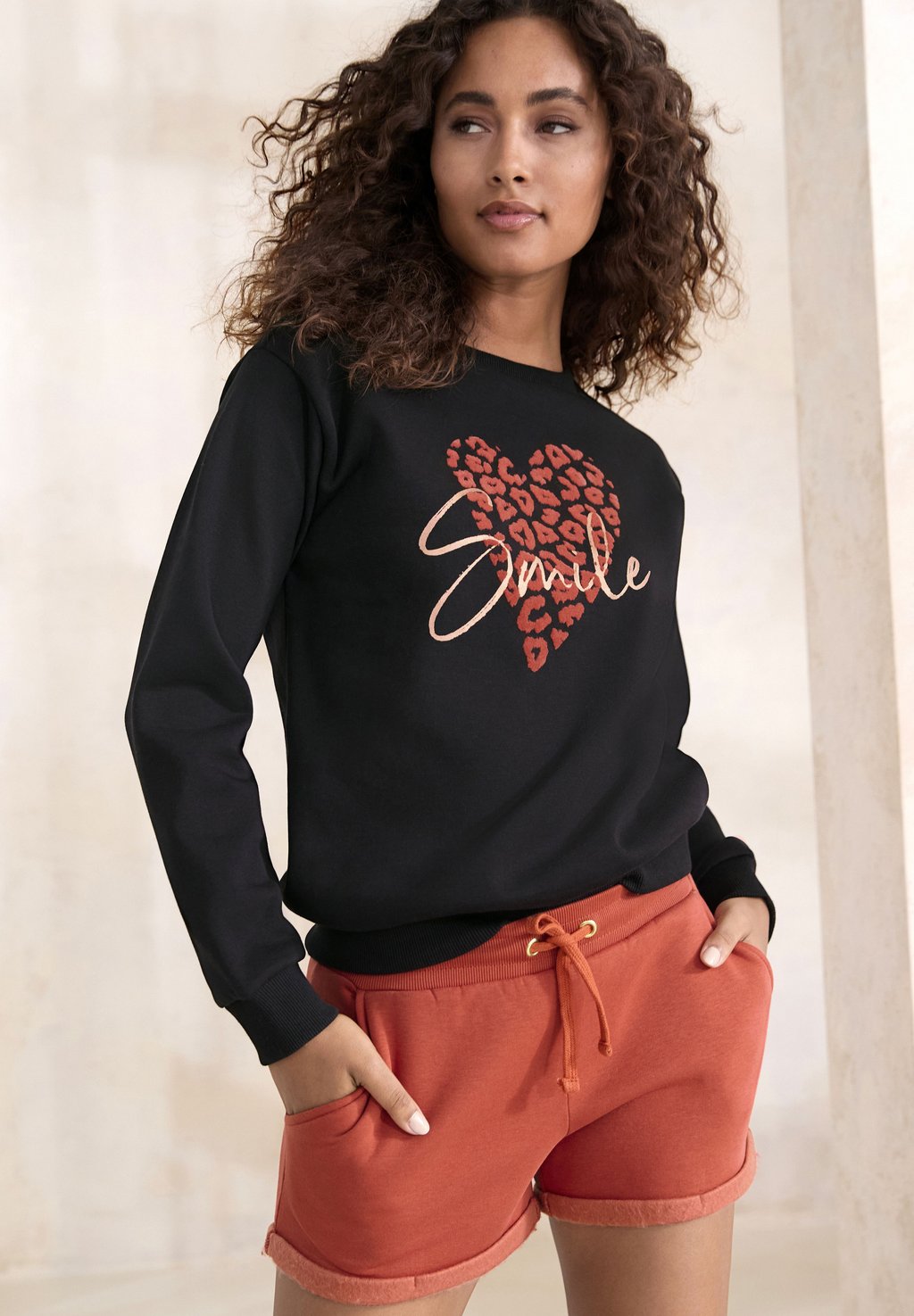 

Шорты Tracksuit bottoms LASCANA, красный
