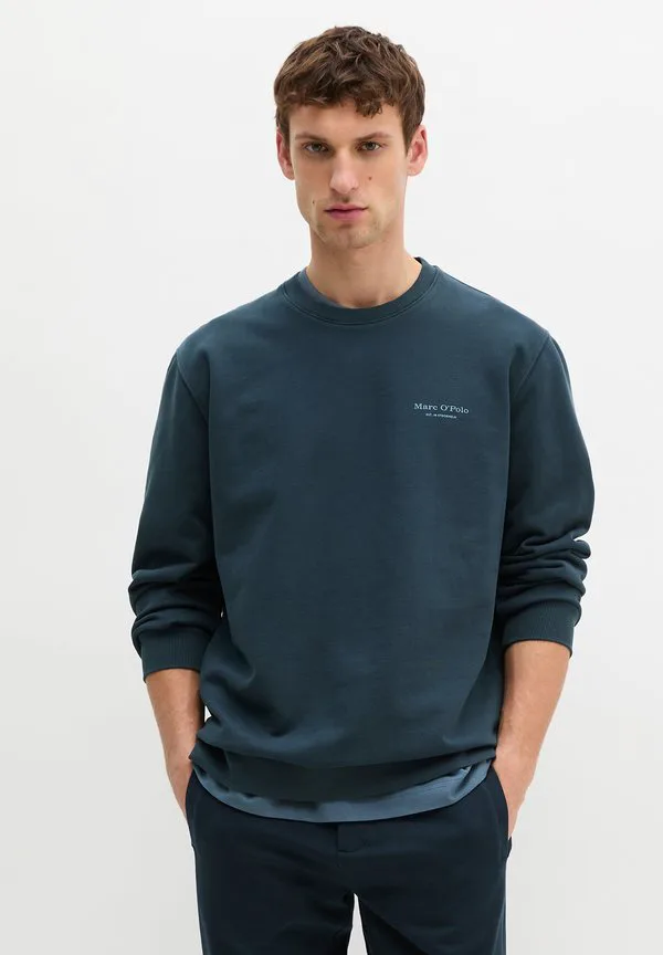 

Толстовка с длинными рукавами, отделкой воротника, рисунком на спине и нашивкой на груди. Marc O'Polo, Dark Navy, Синий, Толстовка с длинными рукавами, отделкой воротника, рисунком на спине и нашивкой на груди. Marc O'Polo, Dark Navy