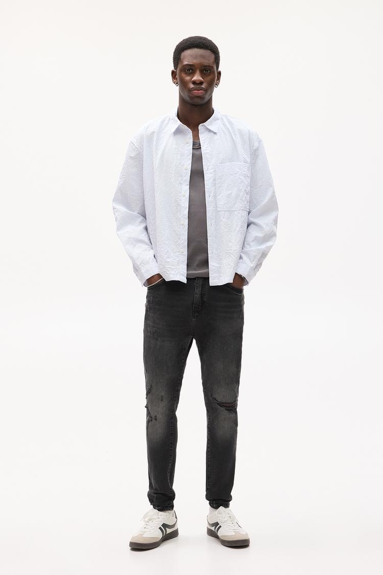 

Джинсы с рваными краями Pull And Bear, черный