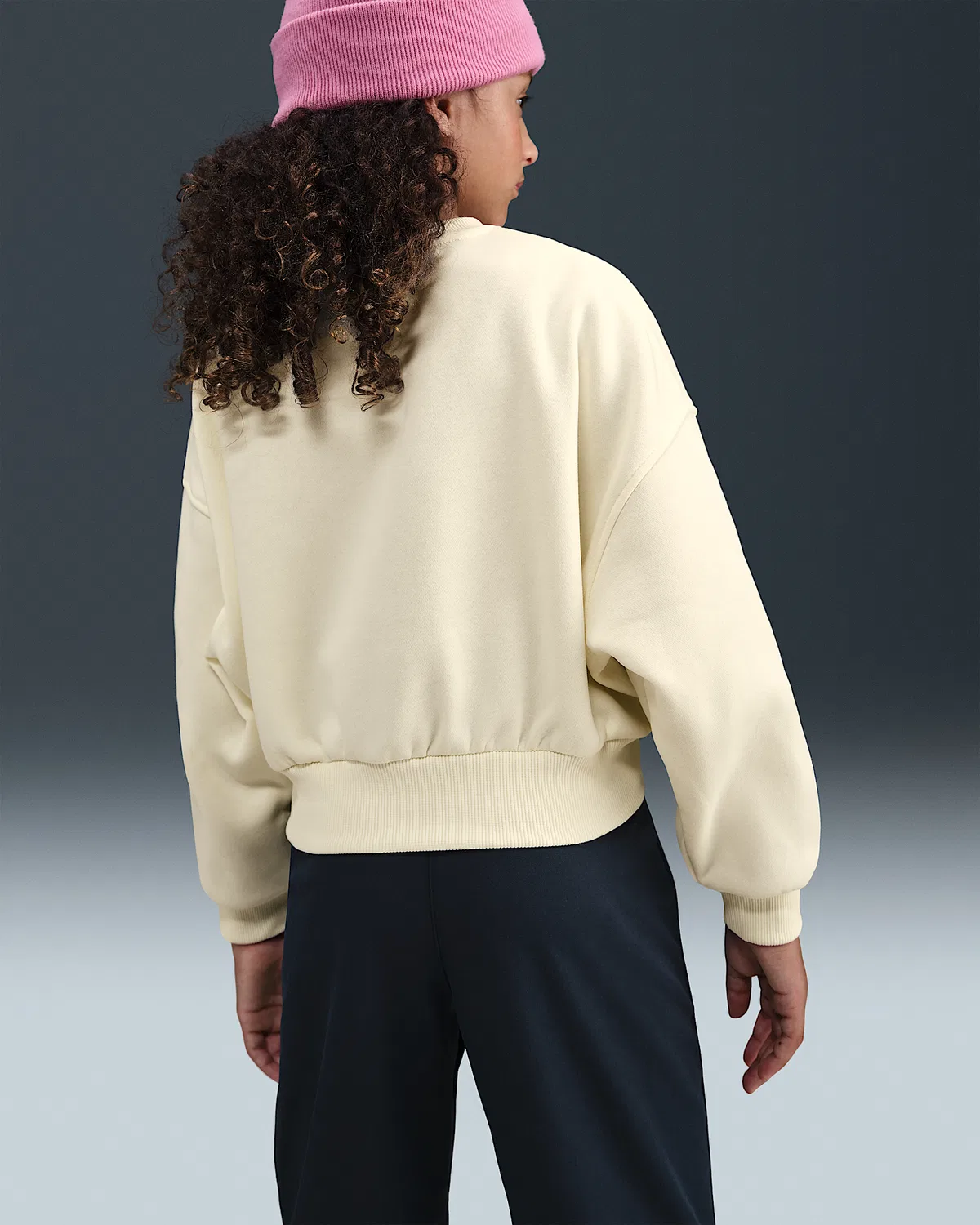 Детский свитшот Nike Sportswear Club Fleece с круглым воротом, Soft Pearl/Soft Pearl/White — фото 3