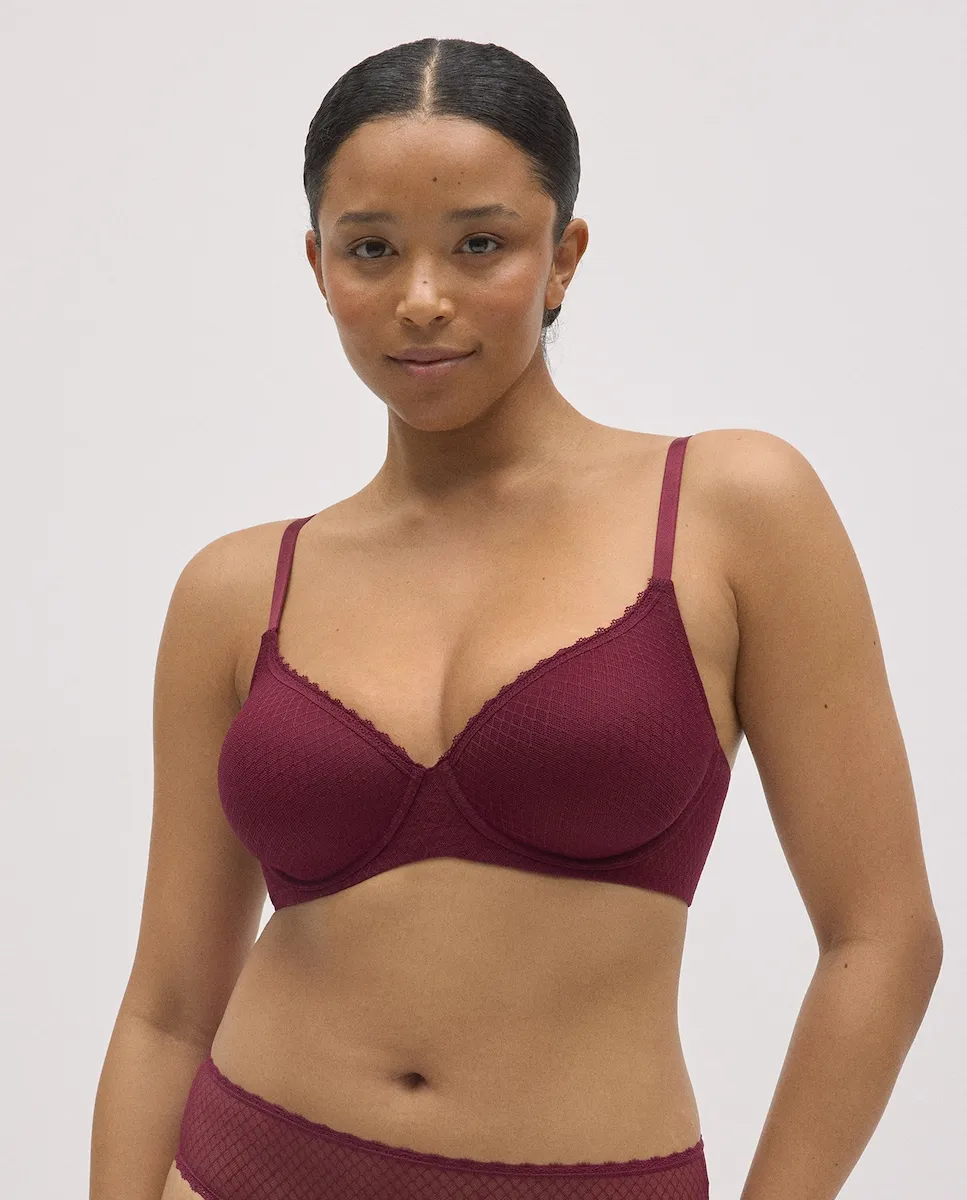 

Комплект: бюстгальтер с косточками и чашкой C с наполнителем и средние трусы Ysabel Mora, красный