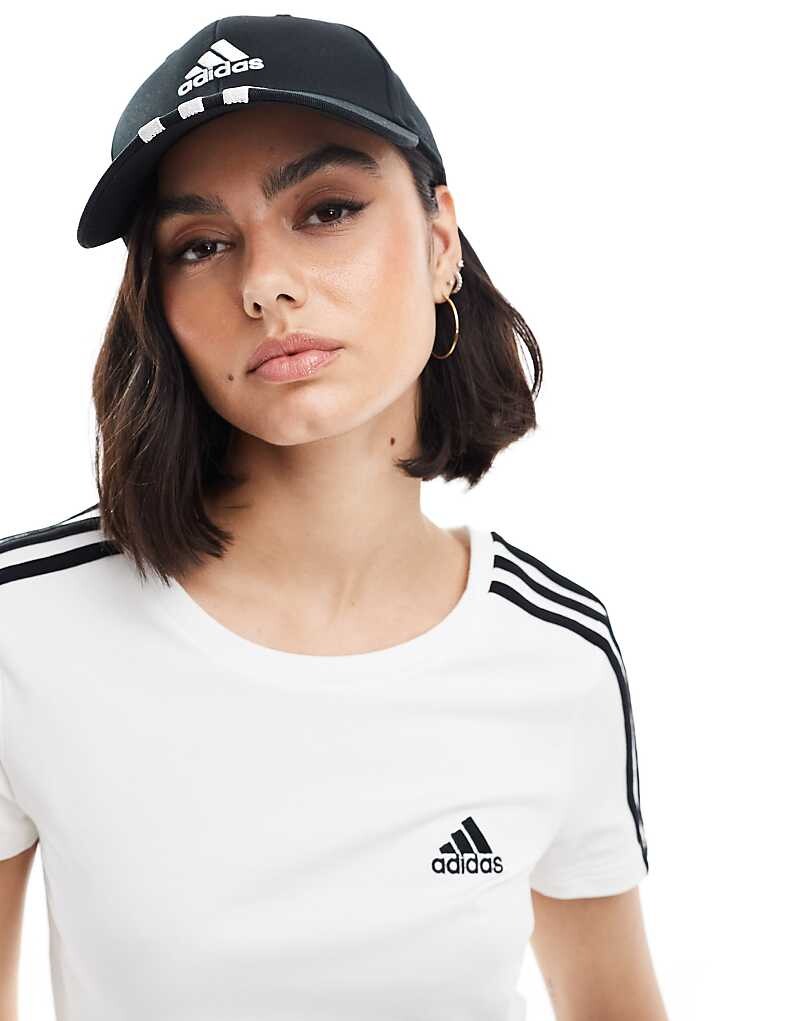 

Черная бейсболка с 3 полосками adidas