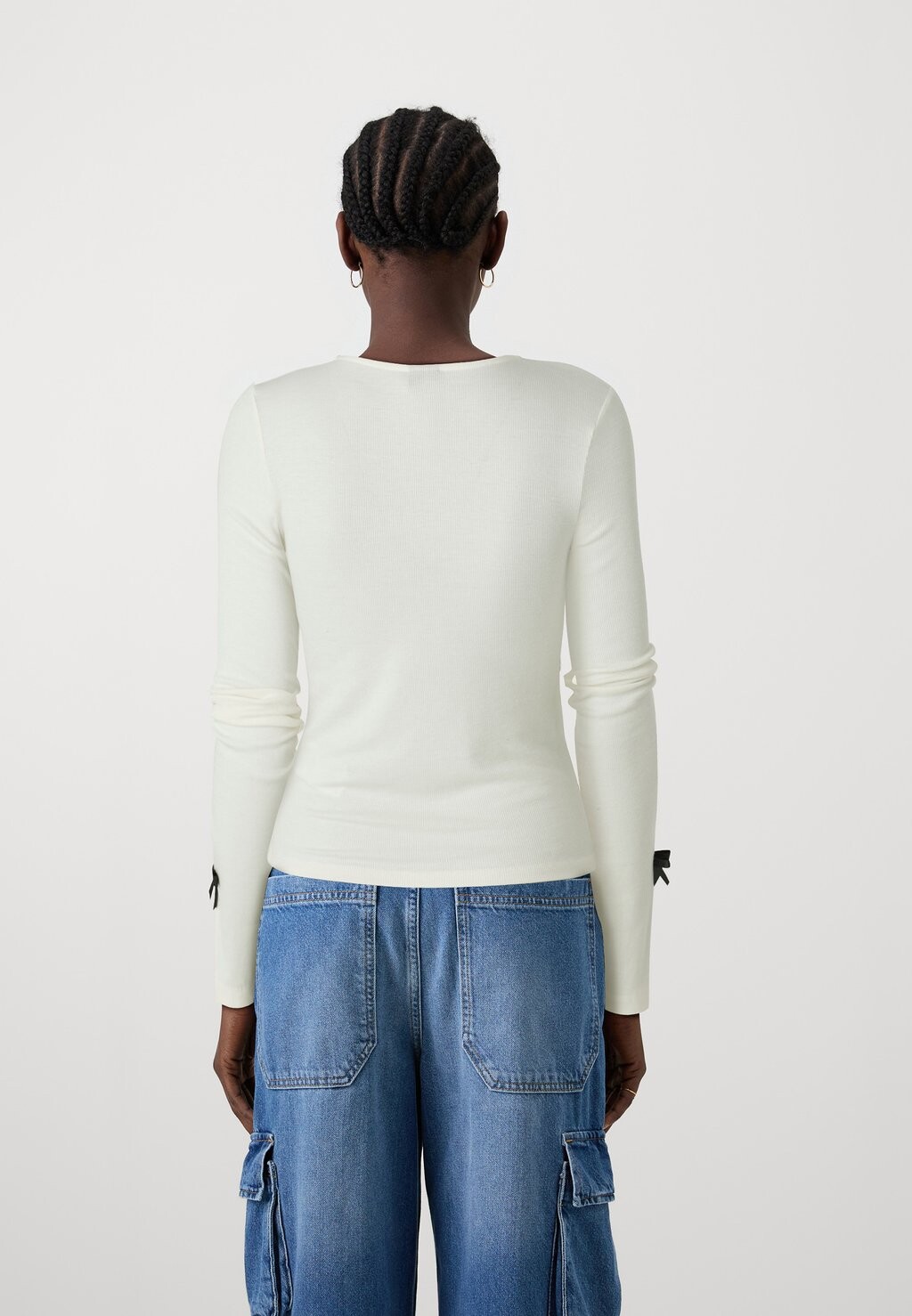 

Рубашка с длинным рукавом BOW Gina Tricot, кремовый